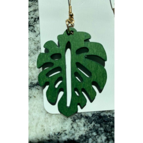 Green Earrings Wooden Boho Tropical Laser Cut Lightweight Dangle Gold hook NWOT - Picture 2 of 6